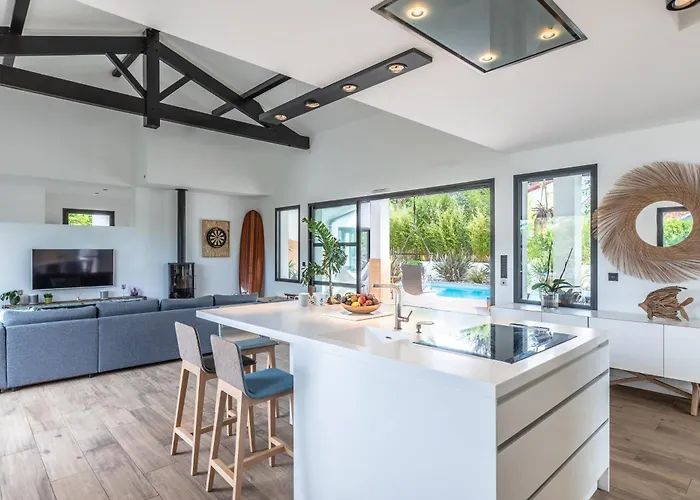 Manureva - Piscine Au Sel 度假居 比亚里茨